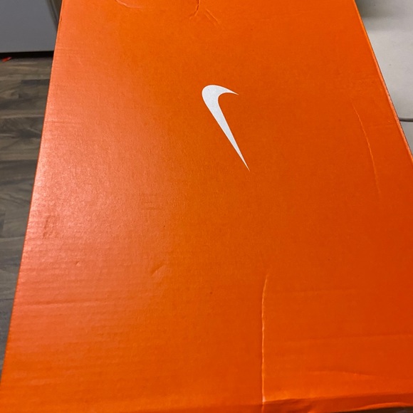 Jordan’s 4 and af1 low both of them are 9.5 main image 6